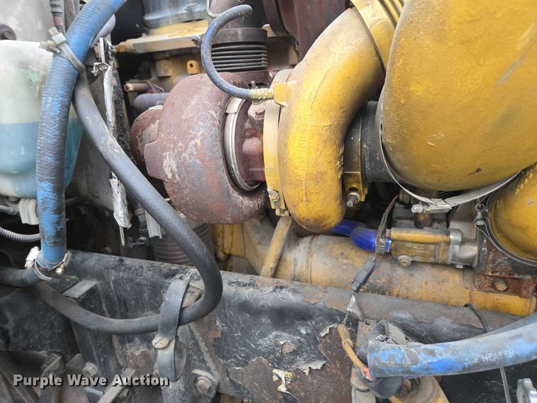 image for item DU2567 2005 Peterbilt 379 semi truck