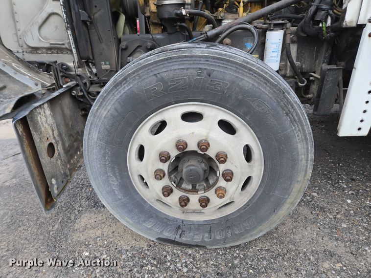 image for item DU2567 2005 Peterbilt 379 semi truck