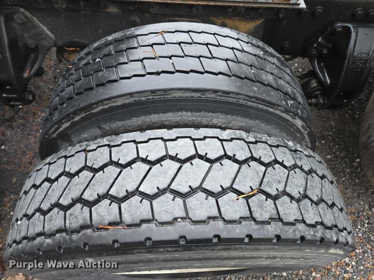 image for item DU2567 2005 Peterbilt 379 semi truck