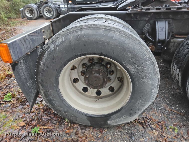 image for item DU2567 2005 Peterbilt 379 semi truck