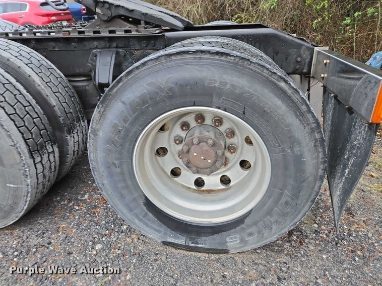 image for item DU2567 2005 Peterbilt 379 semi truck