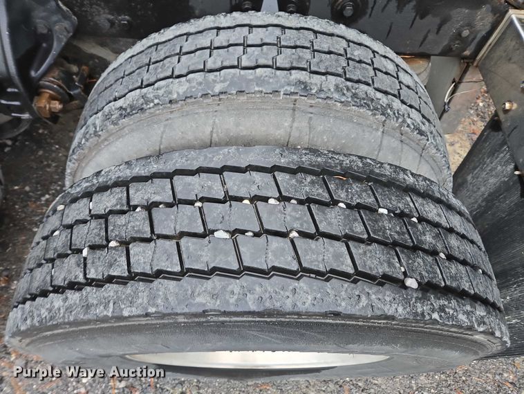 image for item DU2567 2005 Peterbilt 379 semi truck