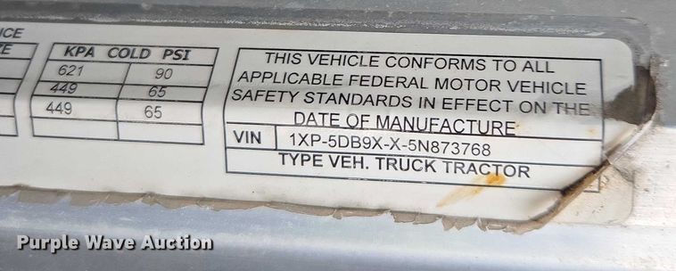 image for item DU2567 2005 Peterbilt 379 semi truck