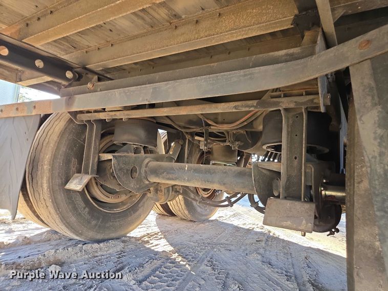 image for item DU2574 2010 Utility dry van trailer