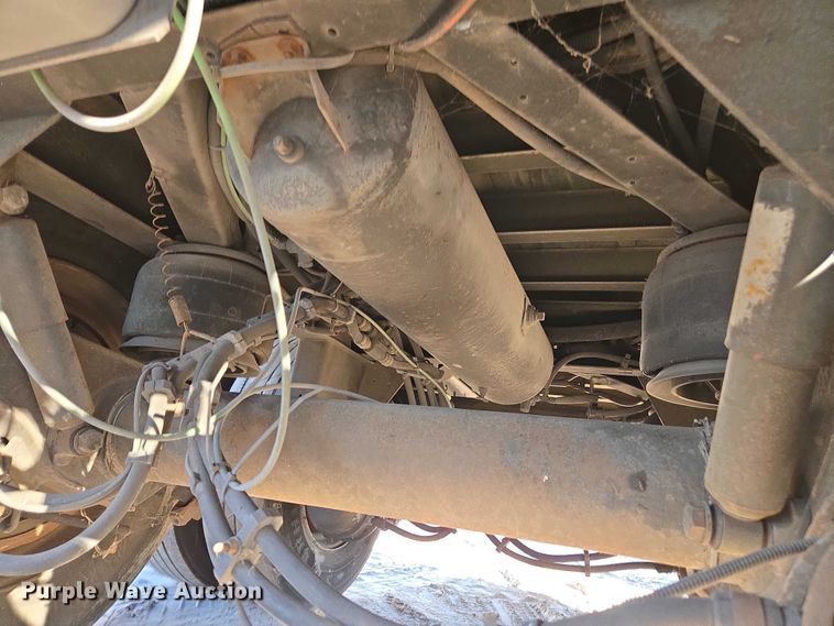 image for item DU2574 2010 Utility dry van trailer