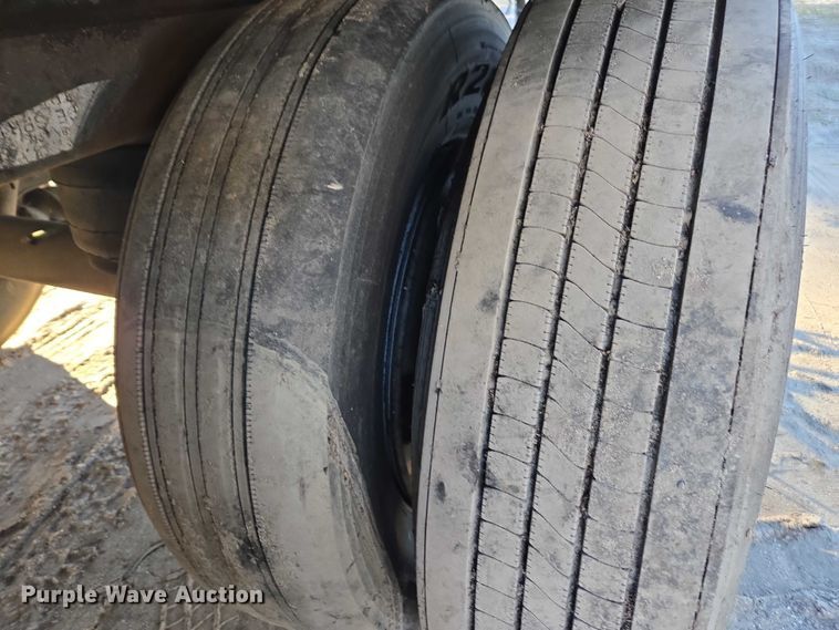 image for item DU2574 2010 Utility dry van trailer