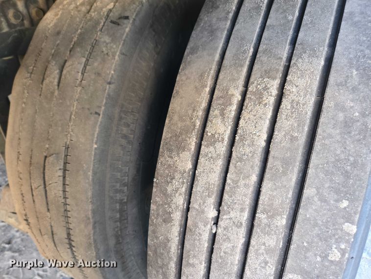 image for item DU2574 2010 Utility dry van trailer