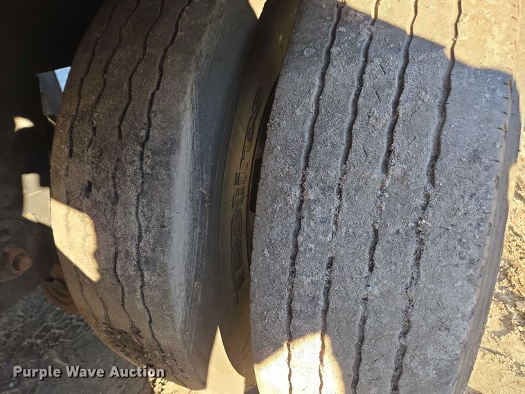 image for item DU2574 2010 Utility dry van trailer