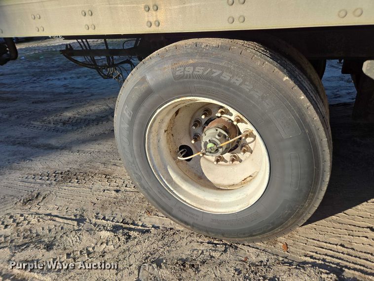 image for item DU2574 2010 Utility dry van trailer