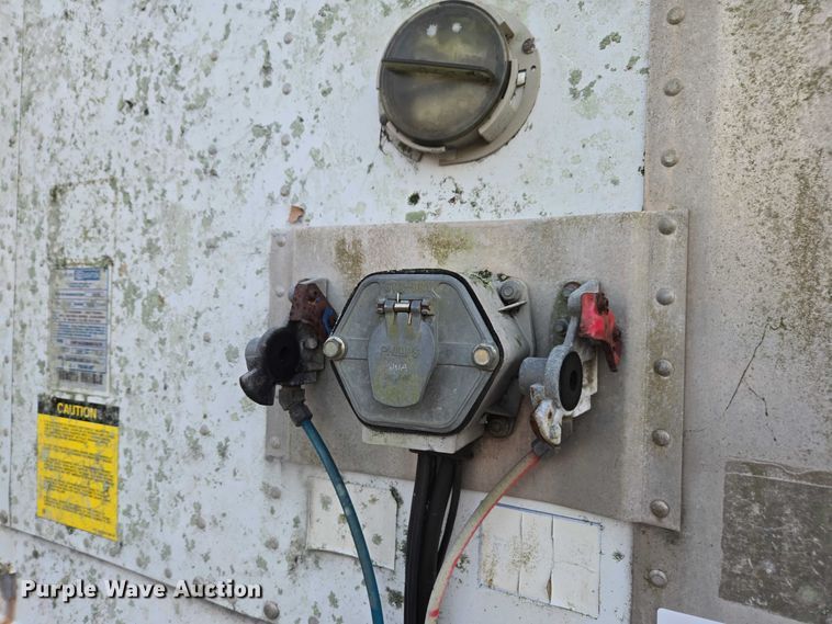 image for item DU2576 2006 Stoughton dry van trailer