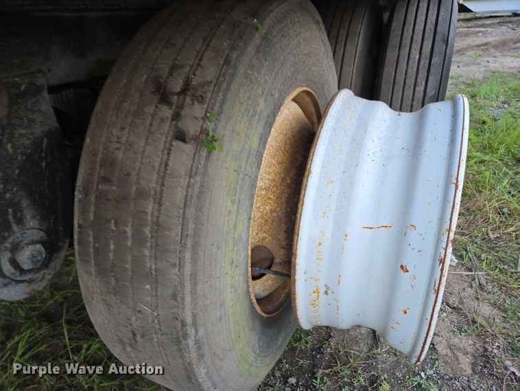 image for item DU2576 2006 Stoughton dry van trailer