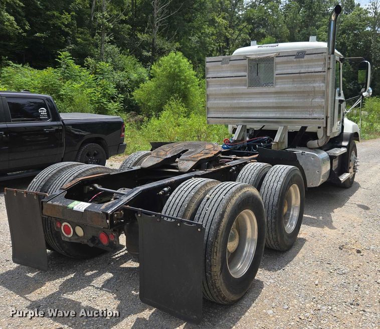 image for item DU7943 2014 Mack CXU613 semi truck