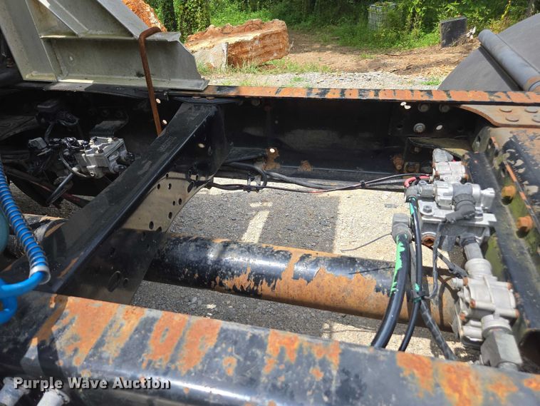 image for item DU7943 2014 Mack CXU613 semi truck