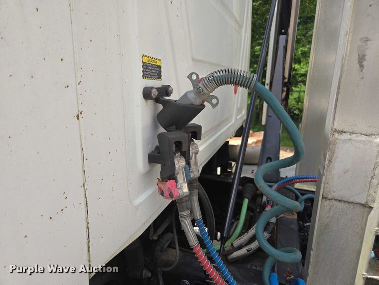 image for item DU7943 2014 Mack CXU613 semi truck