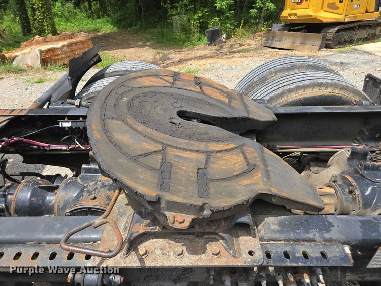 image for item DU7943 2014 Mack CXU613 semi truck