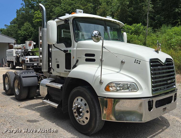 image for item DU7943 2014 Mack CXU613 semi truck