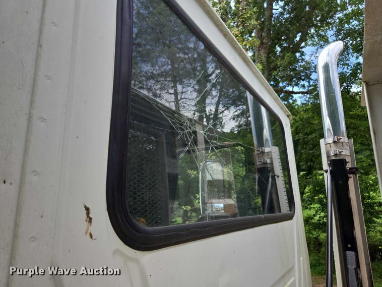 image for item DU7943 2014 Mack CXU613 semi truck