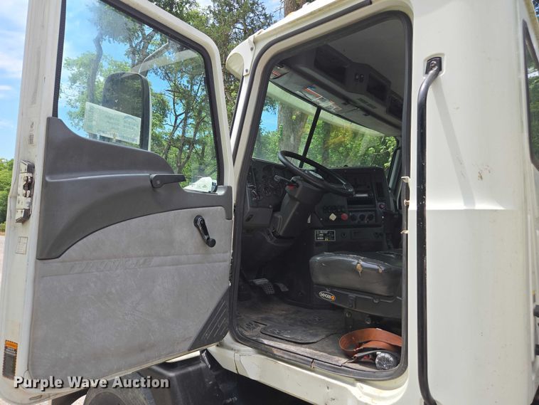 image for item DU7943 2014 Mack CXU613 semi truck