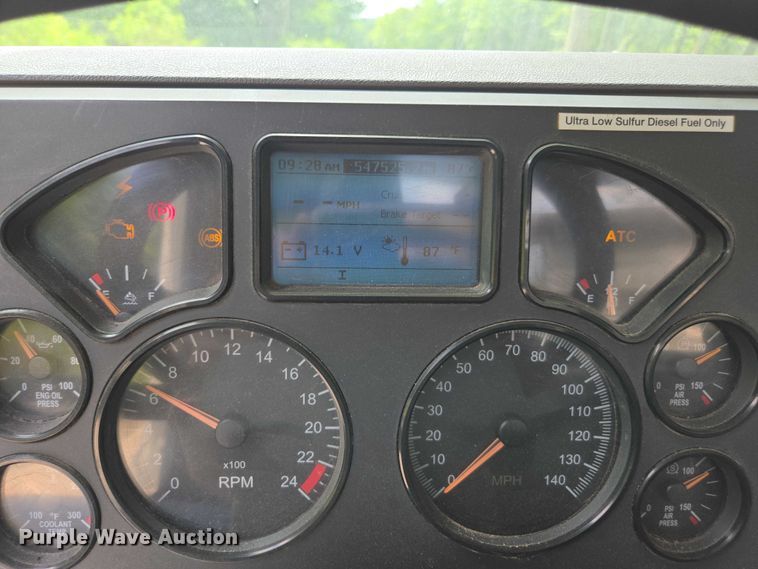 image for item DU7943 2014 Mack CXU613 semi truck