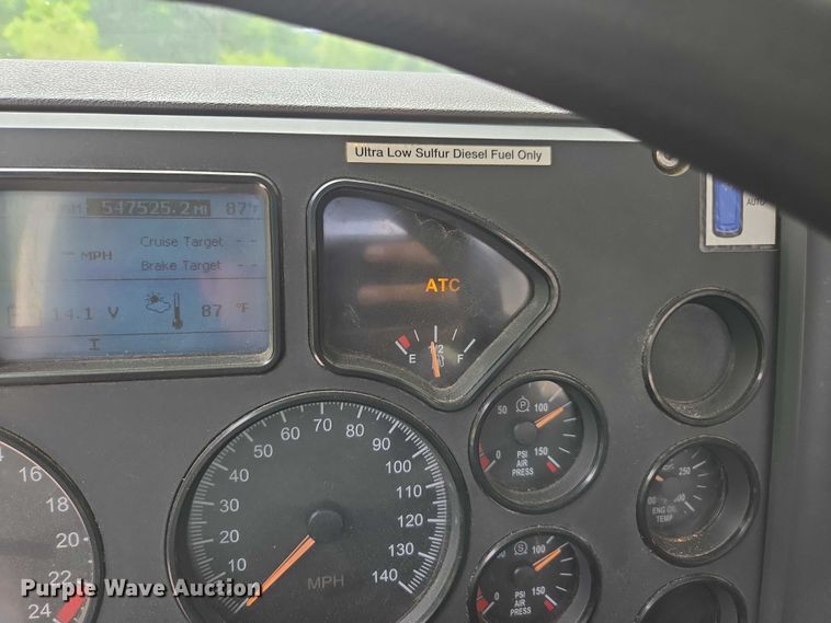 image for item DU7943 2014 Mack CXU613 semi truck