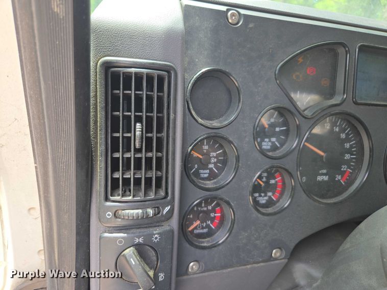 image for item DU7943 2014 Mack CXU613 semi truck