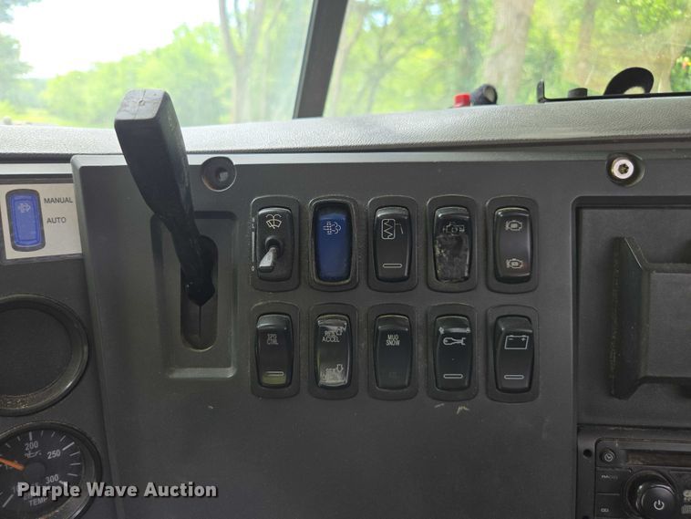 image for item DU7943 2014 Mack CXU613 semi truck