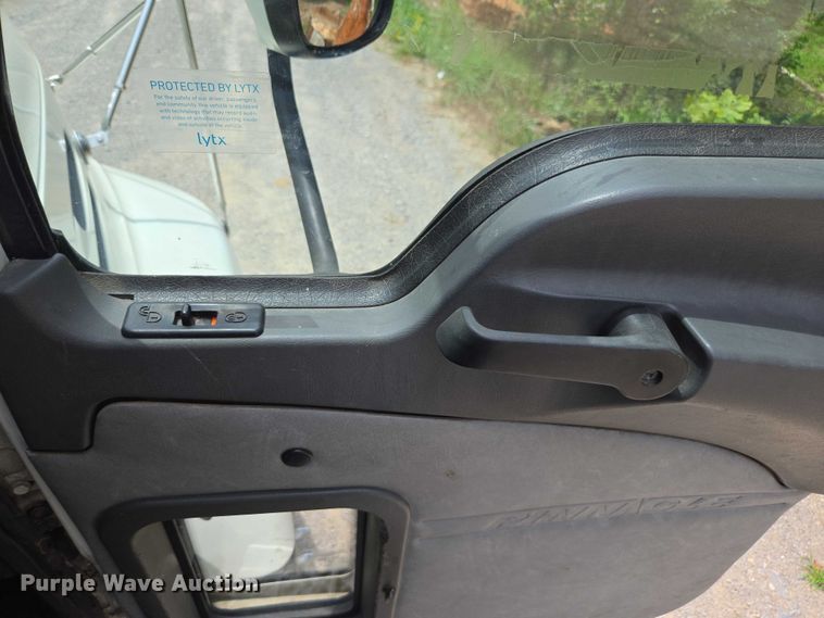 image for item DU7943 2014 Mack CXU613 semi truck