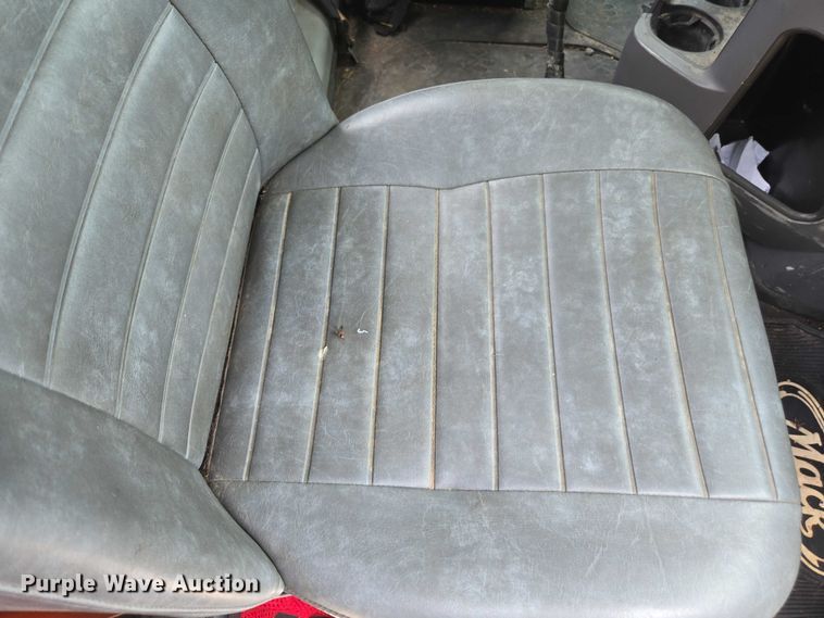 image for item DU7943 2014 Mack CXU613 semi truck