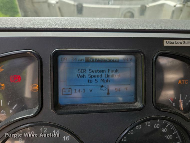 image for item DU7943 2014 Mack CXU613 semi truck