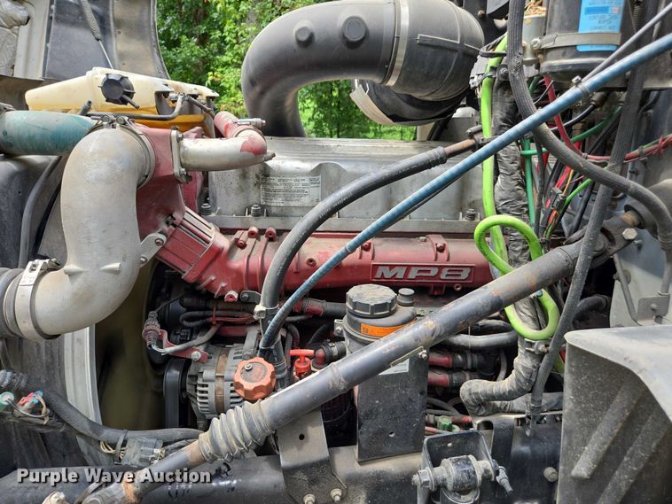 image for item DU7943 2014 Mack CXU613 semi truck