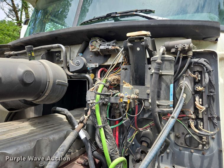 image for item DU7943 2014 Mack CXU613 semi truck