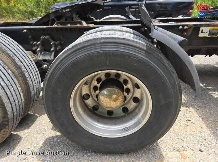 image for item DU7943 2014 Mack CXU613 semi truck