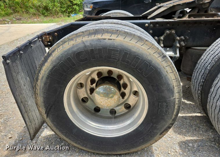 image for item DU7943 2014 Mack CXU613 semi truck