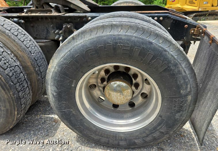 image for item DU7943 2014 Mack CXU613 semi truck