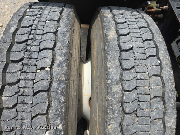 image for item DU7943 2014 Mack CXU613 semi truck