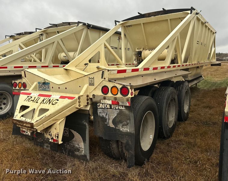 image for item DW4385 2016 Trail King TKBD1W26-433 bottom dump trailer