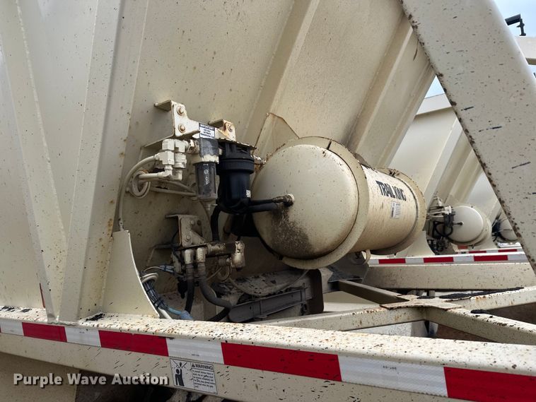 image for item DW4385 2016 Trail King TKBD1W26-433 bottom dump trailer