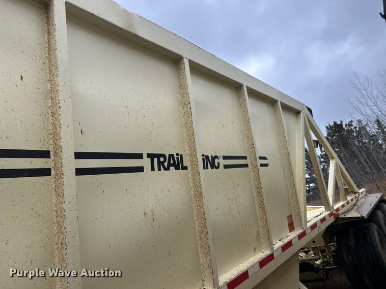 image for item DW4385 2016 Trail King TKBD1W26-433 bottom dump trailer