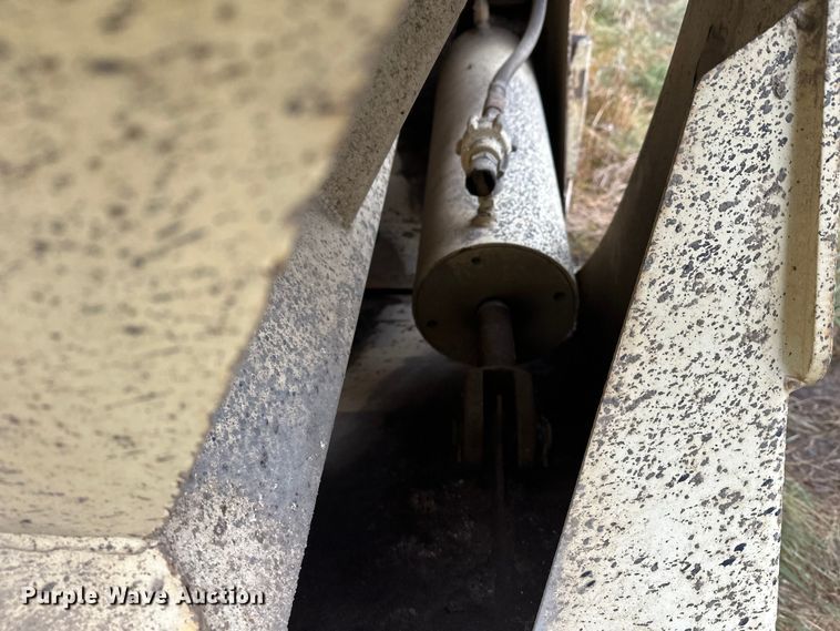 image for item DW4385 2016 Trail King TKBD1W26-433 bottom dump trailer