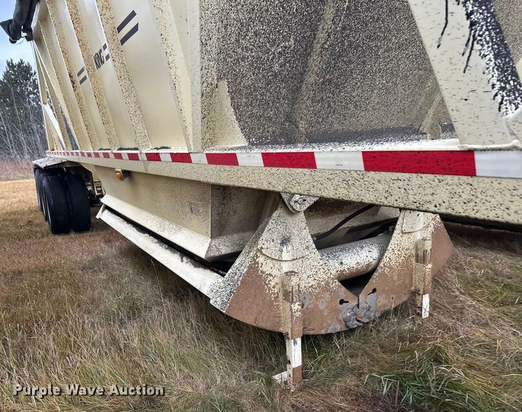 image for item DW4386 2016 Trail King TKBD1W26-433 bottom dump trailer