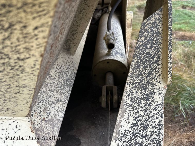 image for item DW4386 2016 Trail King TKBD1W26-433 bottom dump trailer