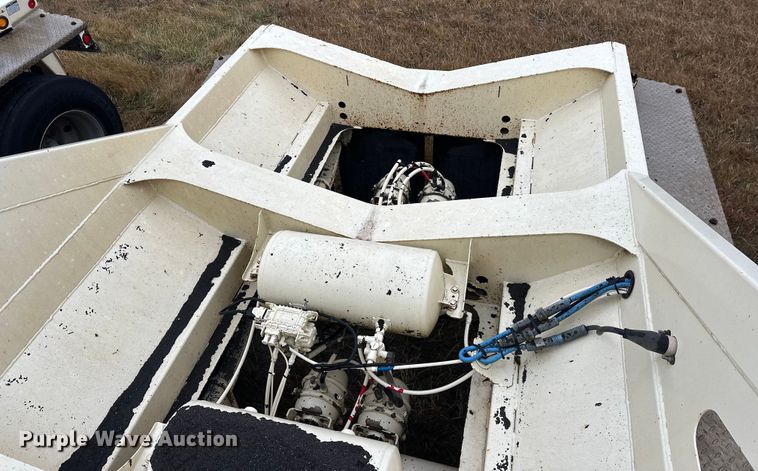 image for item DW4386 2016 Trail King TKBD1W26-433 bottom dump trailer