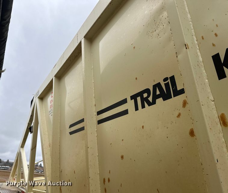 image for item DW4387 2016 Trail King TKBD1W26-433 bottom dump trailer