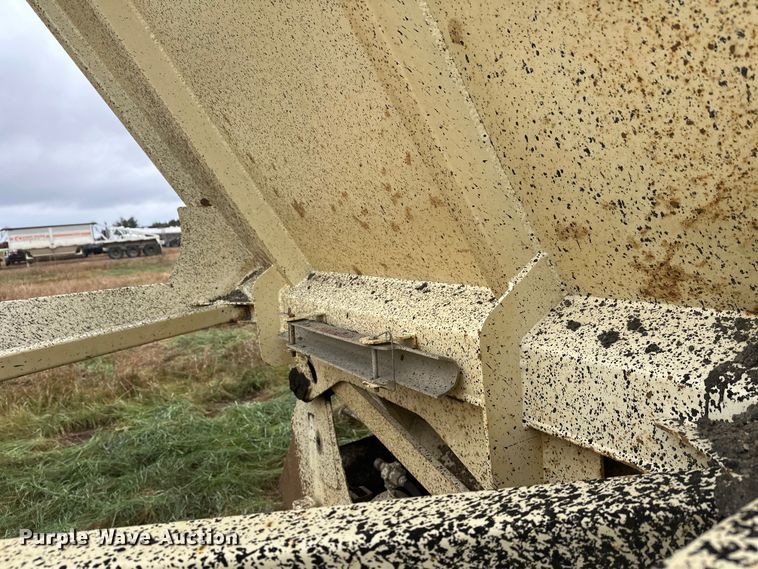 image for item DW4387 2016 Trail King TKBD1W26-433 bottom dump trailer