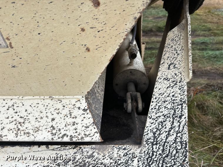 image for item DW4387 2016 Trail King TKBD1W26-433 bottom dump trailer