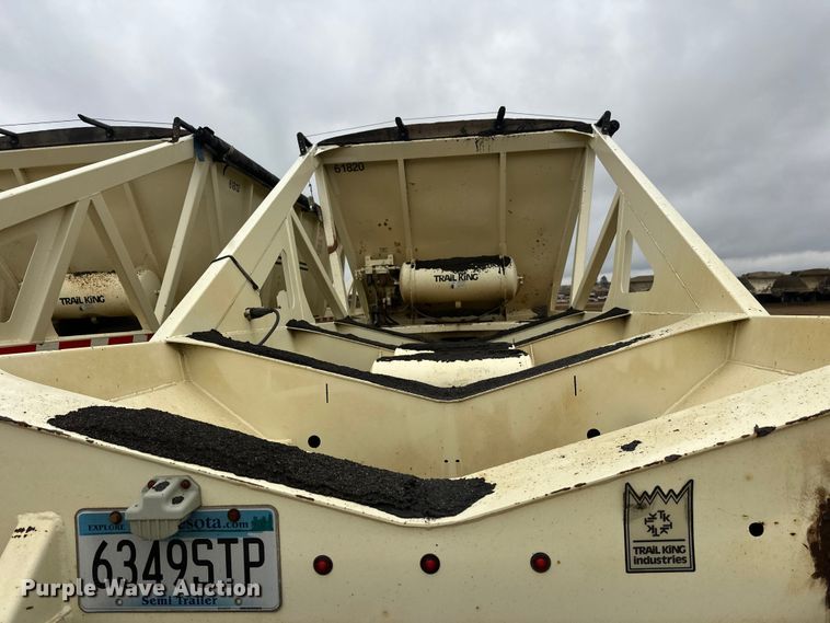 image for item DW4387 2016 Trail King TKBD1W26-433 bottom dump trailer