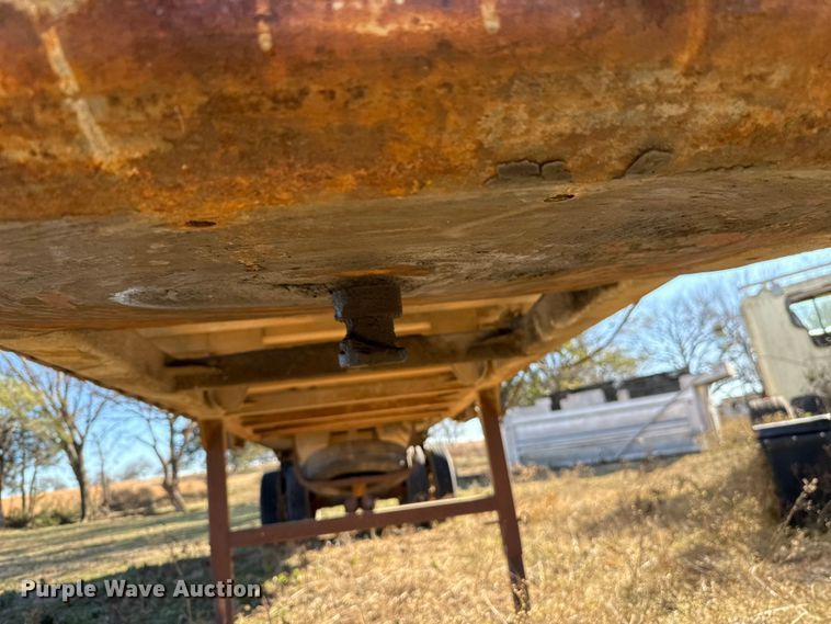 image for item DW5186 1985 Ravens end dump trailer