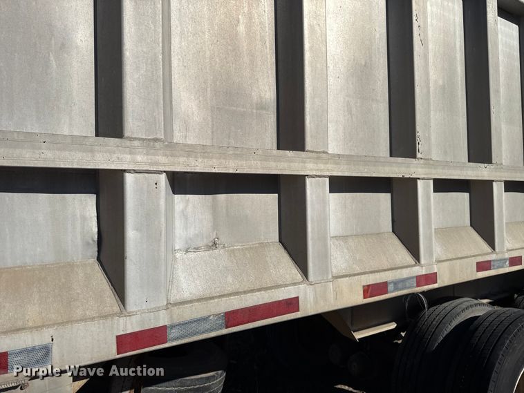 image for item DW5186 1985 Ravens end dump trailer