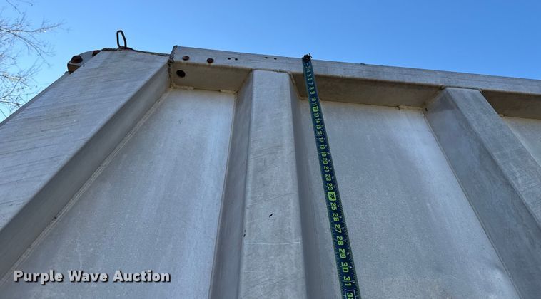 image for item DW5186 1985 Ravens end dump trailer