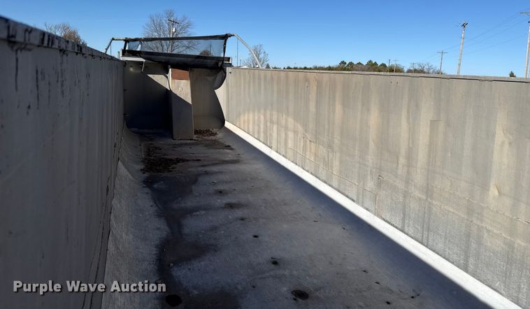 image for item DW5186 1985 Ravens end dump trailer